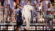 Bad Bunny a Milano, l'artista da sold out che ha trasformato lo stile in identità 
