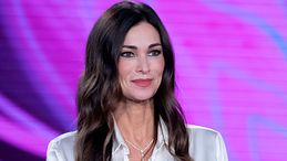 Manuela Arcuri e le nozze con il principe: "Hanno costruito una storia su delle foto innocenti"