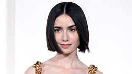 Lily Collins, i 5 look più belli dell’attrice britannica da copiare a Natale