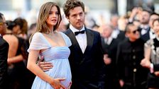 Festival di Cannes 2026, la gravidanza di Barbara Palvin svelata in chiffon 