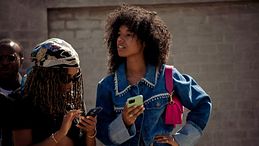 Denim prezioso: giacche e jeans con cristalli per look effetto bling-bling 