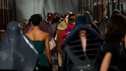 Paris Fashion Week FW26-27: le tendenze dalle sfilate. Il volume come corazza del nostro tempo  
