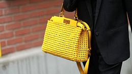 Icone in colorblock, le borse colorate sono la vera tendenza moda dell’Estate 2026