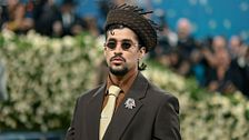 Bad Bunny al Super Bowl: quando il reggaeton diventa touchdown di stile