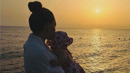Anna Tatangelo, la foto al mare con la figlia Beatrice