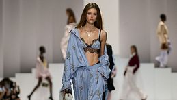 Il nuovo vocabolario del beachwear per l’Estate 2026, guida ai costumi da bagno dalle passerelle