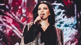 Laura Pausini: “Ho eliminato tutti i social e cambiato numero di telefono”