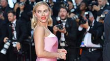 Scarlett Johansson regista a Cannes: “Il mio omaggio alla resilienza”