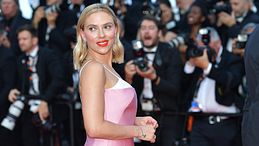 Scarlett Johansson regista a Cannes: “Il mio omaggio alla resilienza”