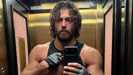 Can Yaman mostra gli addominali e si sfoga contro gli hater 