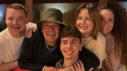 Roberto Baggio, la foto con la moglie e i tre figli 