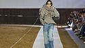 Il nuovo denim d’autunno, i 5 jeans di tendenza dalle sfilate e i modelli da avere ora