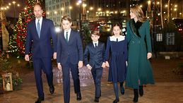 I look natalizi di Kate Middleton da copiare, dall’abito in velluto al cappotto verde bosco  