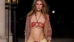 In bikini all day long: i modelli dell’estate 2026 e le idee per abbinarli, tra coolness e ispirazioni da diva 