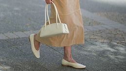 In scarpe bianche, tra stile vintage e nuove declinazioni la moda Estate 2026 è radical chic