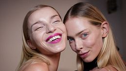 Trucco in rosa, la tendenza passe-partout che illumina il viso 