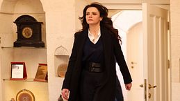 Far away, la puntata del 4 agosto in streaming
