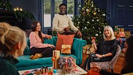 Natale in famiglia: 3 mood e tante idee look per i momenti più speciali