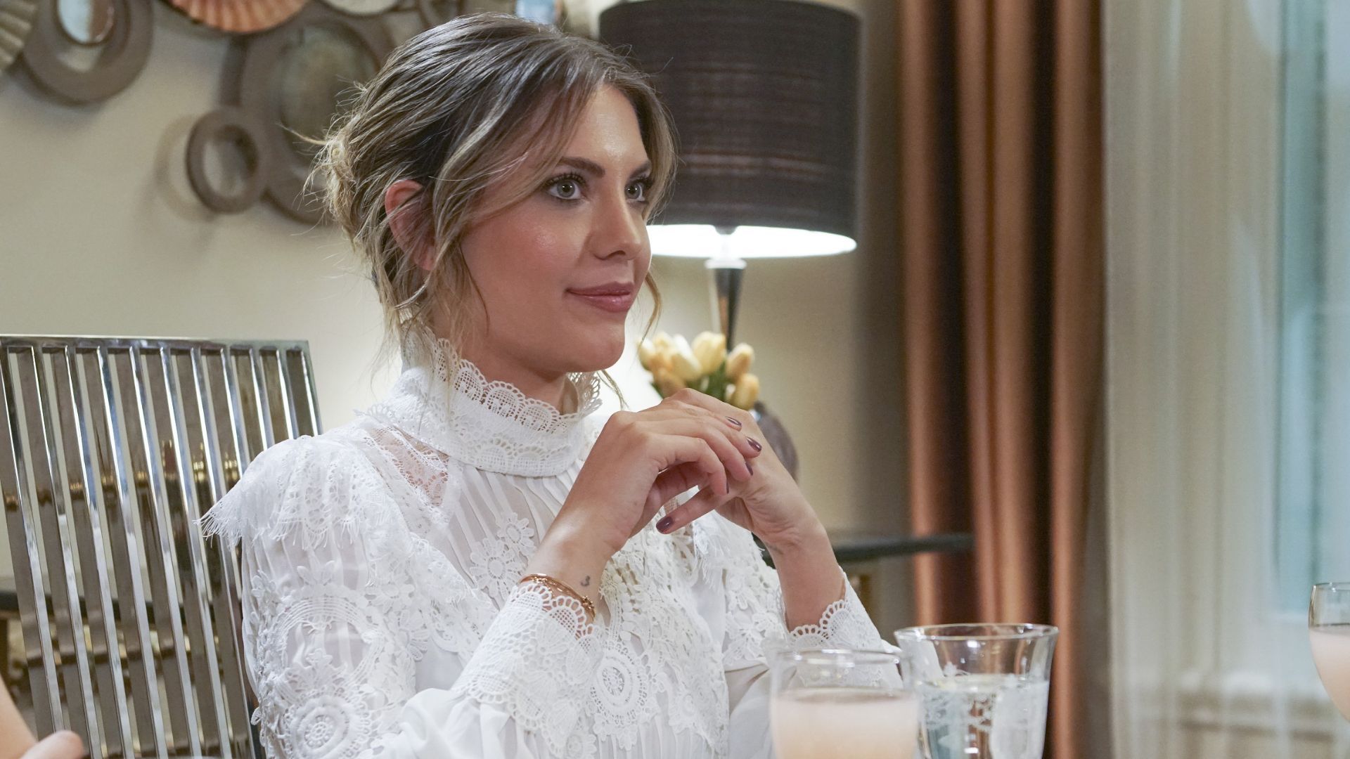 Forbidden Fruit 2, anticipazioni 9 gennaio: Halit allontana Asuman da Erim  | Mediaset Infinity