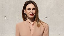Emanuela Fanelli, conduttrice di Venezia 82: ironia ed eleganza per la protagonista della Laguna