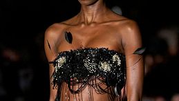 Il bra-top come nuova grammatica del corpo 