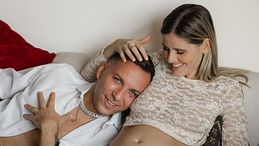 Briga, il video del momento in cui scopre che diventerà papà