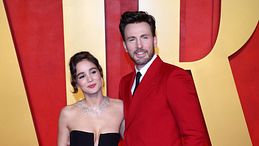 Chris Evans e Alba Baptista sono diventati genitori: è nata Alma