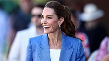 Kate Middleton a Wimbledon in royal blue: il look che anticipa le finali (e l’ipotesi di un disgelo con Harry) 