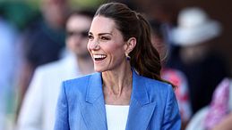Kate Middleton a Wimbledon in royal blue: il look che anticipa le finali (e l’ipotesi di un disgelo con Harry) 