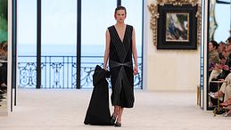 Perché la sfilata Chanel Cruise 26/27 a Biarritz farà sognare a lungo?