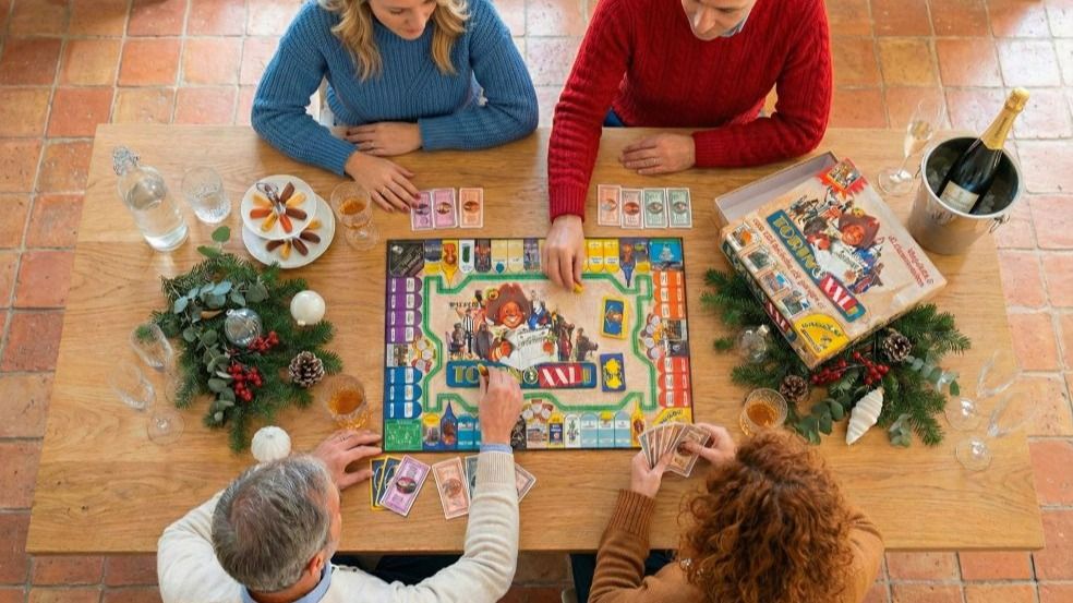 Diset The Decades – Gioco Da Tavolo A Squadre, Viaggio Nel Tempo, Dai 8 Anni In Su, 2-8 Giocatori, Curiosità E Eventi - 5