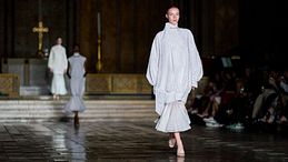 Cappotto in primavera: i modelli e i colori per accogliere la bella stagione 