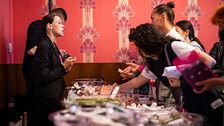 La solidarietà ci fa belli. Alla Milano Beauty week si può donare in cambio di prodotti cosmetici e acconciature di eccellenza