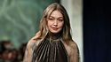New York Fashion Week FW2627: come Ralph Lauren con Gigi Hadid riscrive i codici dell’abito da sera  