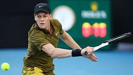 Tutti i colori di Sinner, dal giallo “Kill Bill” al kaki dell’Australian Open 