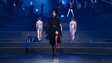 Laila Hasanovic, il look teatrale per lo show di Achille Lauro 