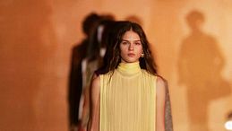 Dior Cruise 2027 a Los Angeles, la sfilata di Jonathan Anderson celebra il legame con il cinema