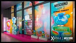 Moschino Beauty apre le porte del suo universo ironico e anticonformista alla Milano Beauty Week  