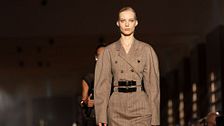 Milano Fashion Week PE27, elogio alla giacca: 5 anime (e modi di portarla)
