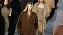 Le 3 tendenze cappotti moda Autunno/Inverno 2026-2027 tra nostalgie Anni 80 ed eleganza senza tempo