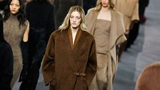 Le 3 tendenze cappotti moda Autunno/Inverno 2026-2027 tra nostalgie Anni 80 ed eleganza senza tempo