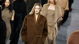Le 3 tendenze cappotti moda Autunno/Inverno 2026-2027 tra nostalgie Anni 80 ed eleganza senza tempo