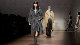 Milano Fashion Week FW26-27: la prima volta del duo Silvana Armani-Leo Dell'Orco da Emporio Armani è un dialogo tra maschile femminile