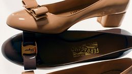 Ferragamo celebra il fiocco Vara, emblema della maison