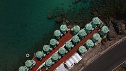 Dalla passerella alla spiaggia: i takeover estivi della moda 2026