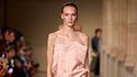 Come indossare la seta: guida ai look dell’Estate 2026, tra ispirazioni e idee shopping