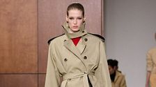Evoluzioni di un grande classico: i nuovi trench della moda Autunno 2026 tra passerelle e idee shopping 