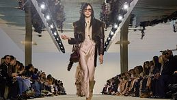 Town & Country Chic Fall Winter 2025-26: l’eleganza selvaggia tra suede, boho e accenti western
