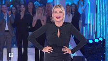 Simona Ventura inaugura il Grande Fratello 2025
