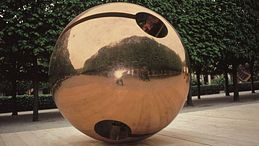 Arnaldo Pomodoro: una vita, la mostra a Milano nell’anno del centenario 